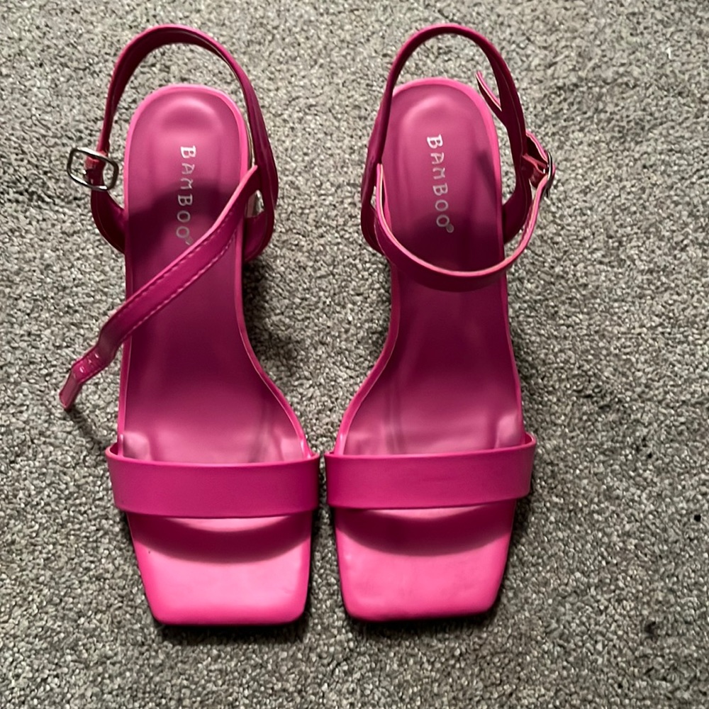 Pink vegan shoes I also have it In Kelly green.